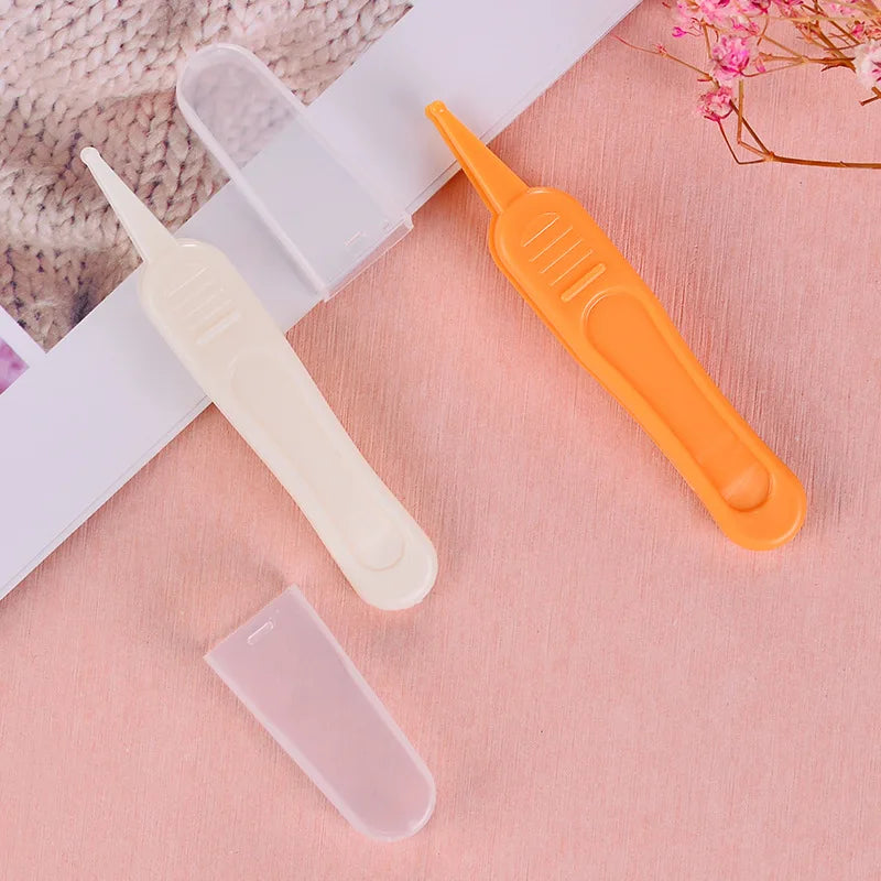 1PC Baby Nose Navel Cleaning Kids Safety Care Round Head Clamp Infant Tweezers Ear Nose Nasal Cleaner Clip Clean Tweezers Tools